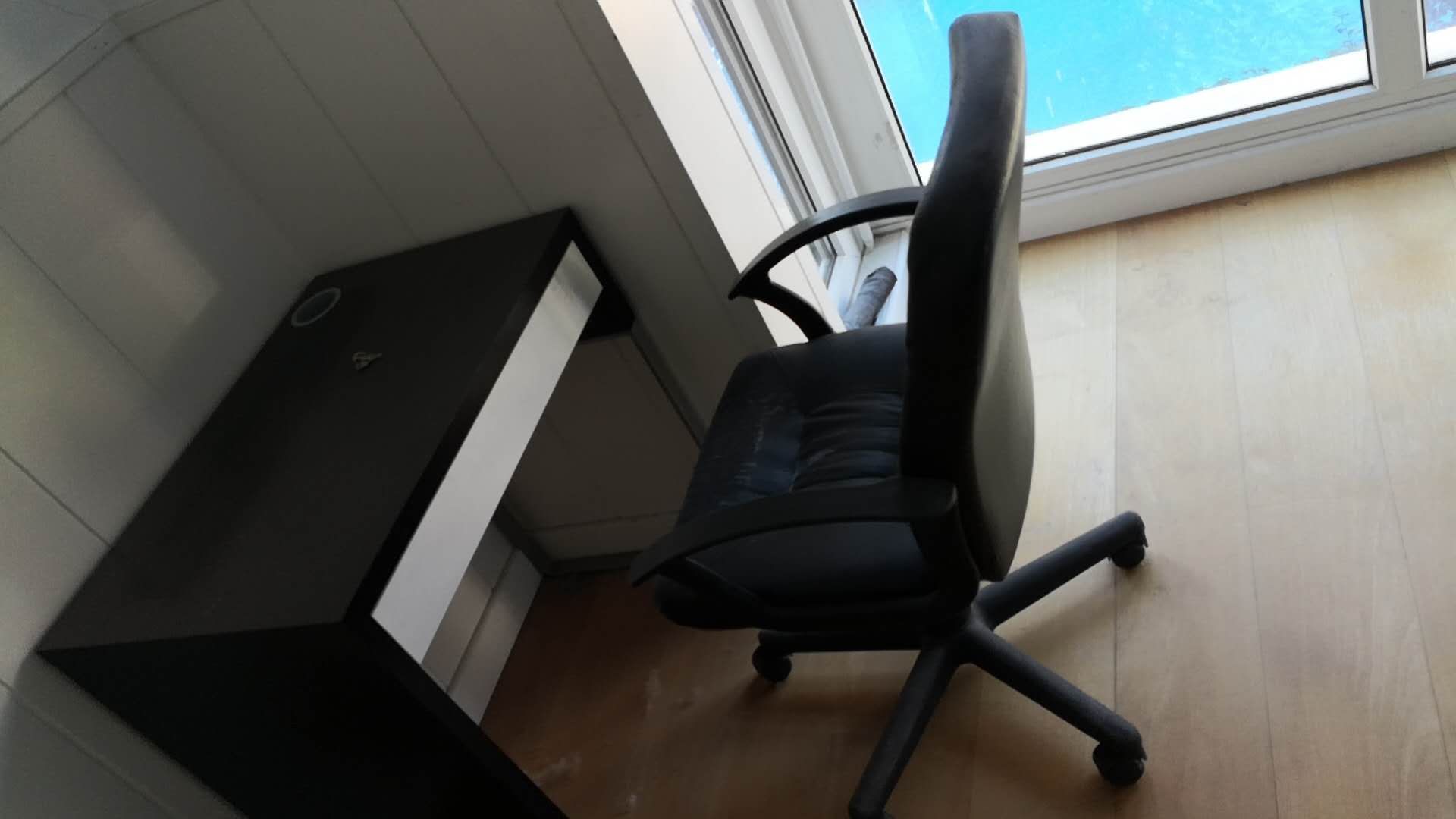 书桌+椅子(8成新)